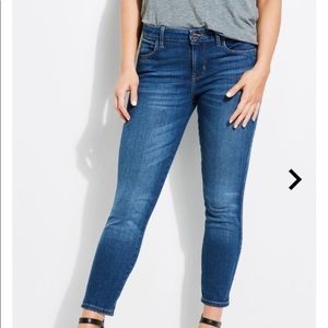 GUESS Cropped Skinny Jeans